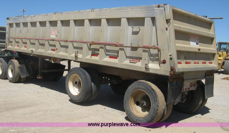 image for item H8556 1991 Travis T102 end dump trailer