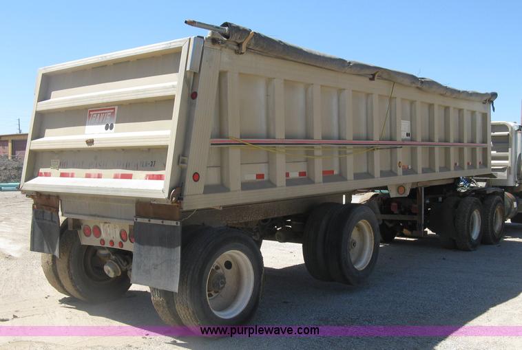 image for item H8556 1991 Travis T102 end dump trailer