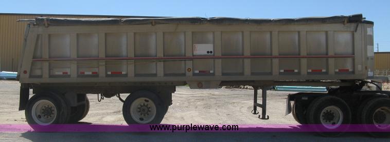 image for item H8556 1991 Travis T102 end dump trailer