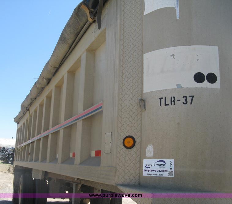 image for item H8556 1991 Travis T102 end dump trailer