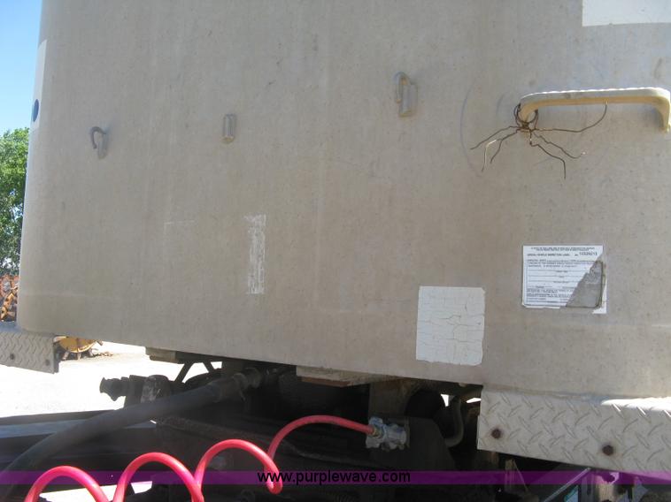 image for item H8556 1991 Travis T102 end dump trailer