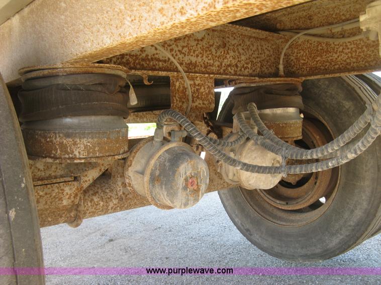 image for item H8556 1991 Travis T102 end dump trailer