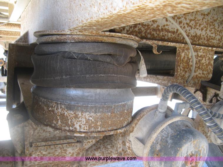 image for item H8556 1991 Travis T102 end dump trailer