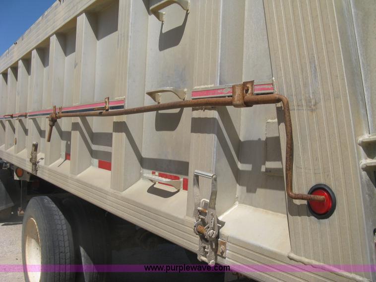 image for item H8556 1991 Travis T102 end dump trailer