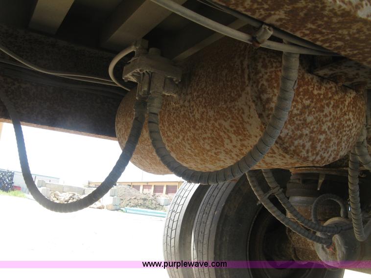 image for item H8556 1991 Travis T102 end dump trailer