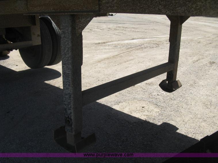 image for item H8556 1991 Travis T102 end dump trailer