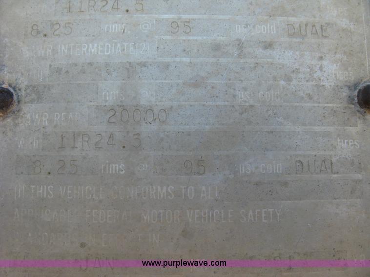 image for item H8556 1991 Travis T102 end dump trailer