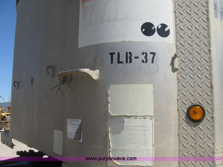 image for item H8556 1991 Travis T102 end dump trailer