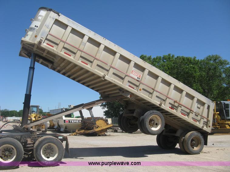 image for item H8556 1991 Travis T102 end dump trailer