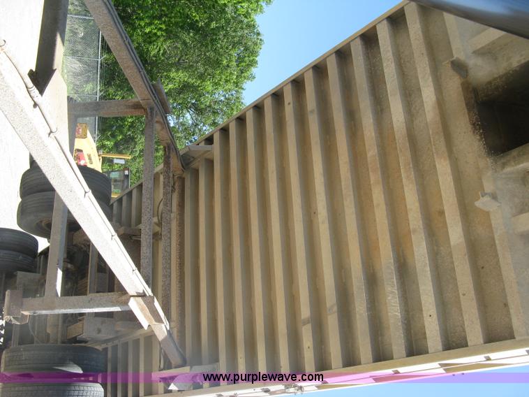 image for item H8556 1991 Travis T102 end dump trailer