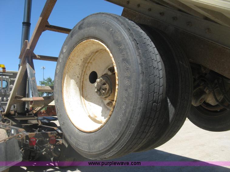 image for item H8556 1991 Travis T102 end dump trailer