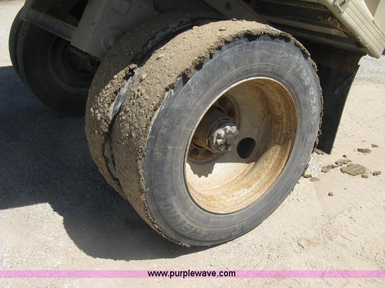 image for item H8556 1991 Travis T102 end dump trailer