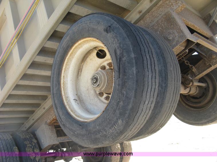 image for item H8556 1991 Travis T102 end dump trailer