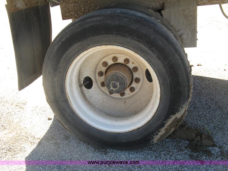 image for item H8556 1991 Travis T102 end dump trailer