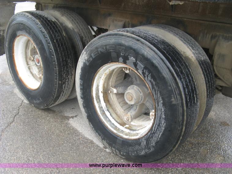 image for item H8560 1985 CP pup dump trailer