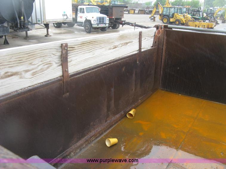 image for item H8560 1985 CP pup dump trailer