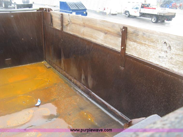 image for item H8560 1985 CP pup dump trailer