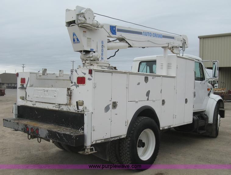 image for item H8565 1996 International 4700 service truck with crane