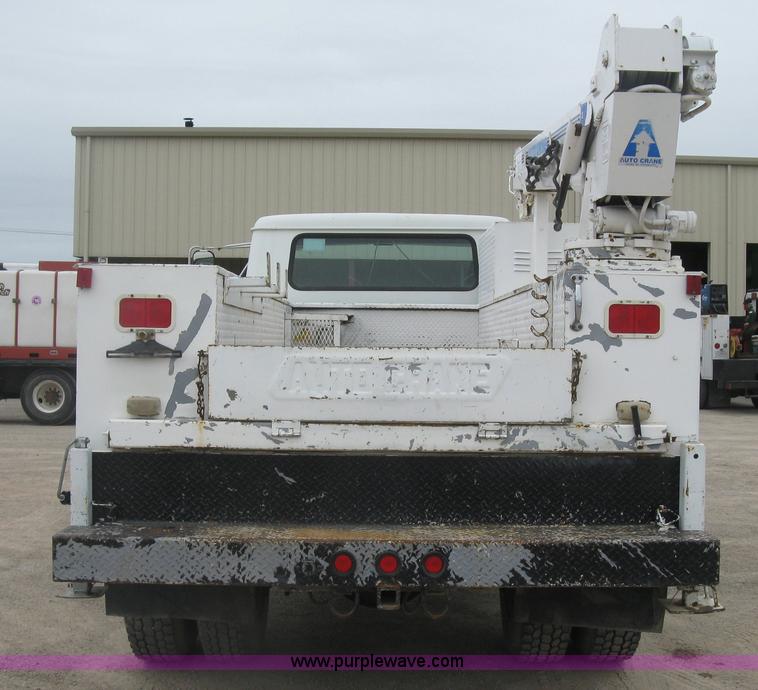 image for item H8565 1996 International 4700 service truck with crane