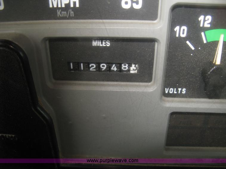 image for item H8565 1996 International 4700 service truck with crane