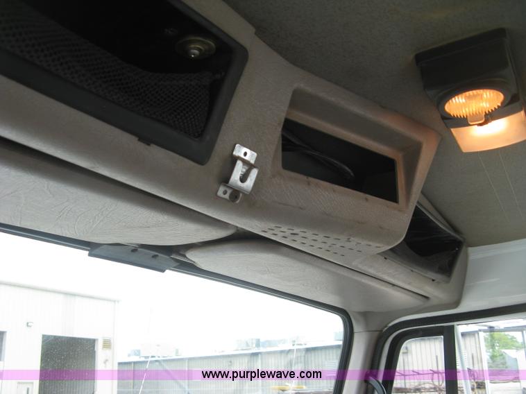 image for item H8565 1996 International 4700 service truck with crane