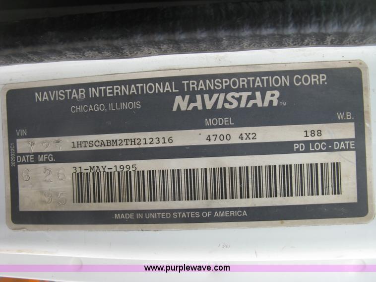 image for item H8565 1996 International 4700 service truck with crane