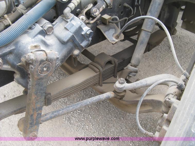 image for item H8565 1996 International 4700 service truck with crane