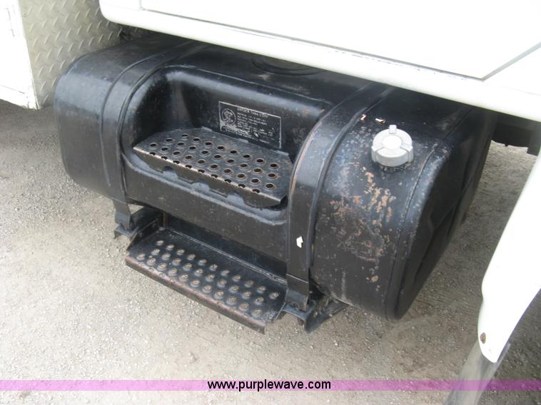 image for item H8565 1996 International 4700 service truck with crane