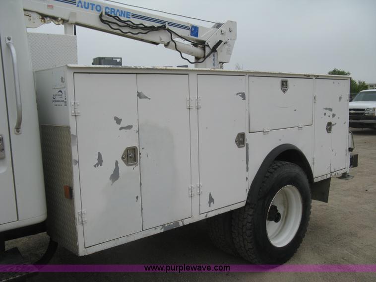 image for item H8565 1996 International 4700 service truck with crane