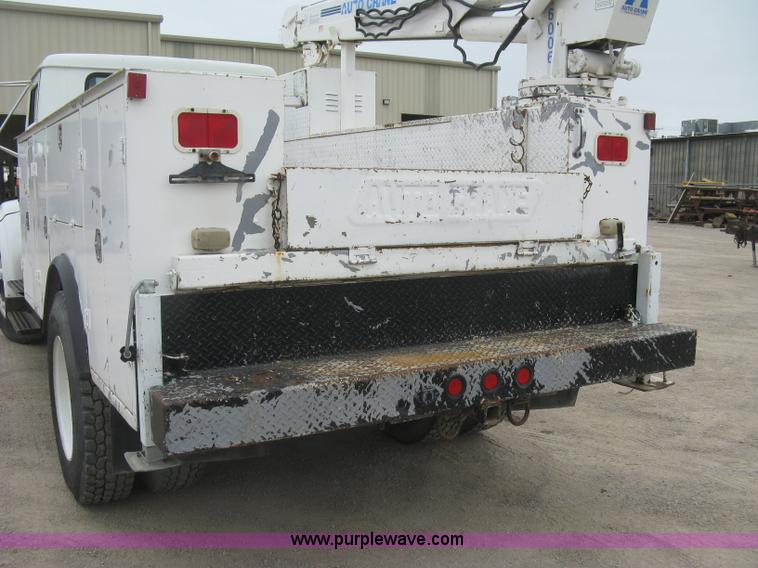 image for item H8565 1996 International 4700 service truck with crane