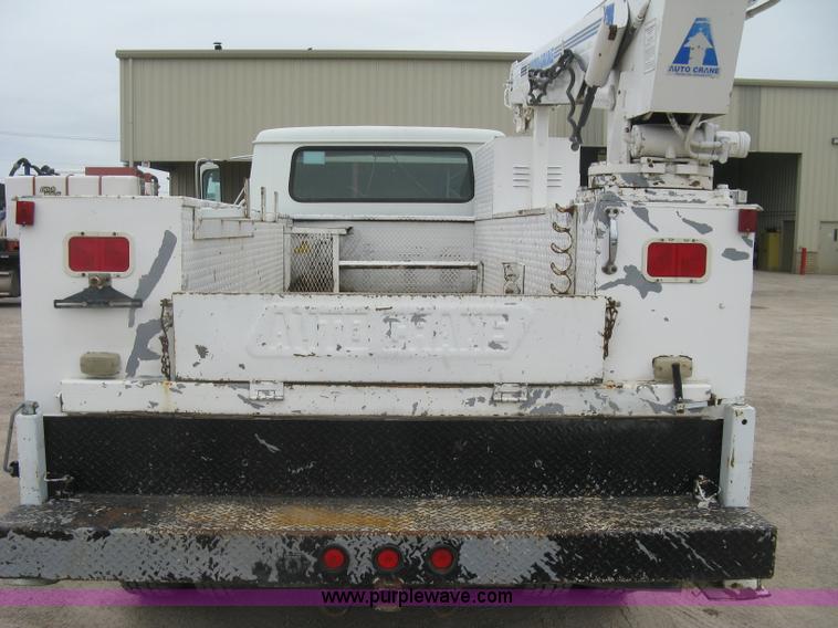 image for item H8565 1996 International 4700 service truck with crane