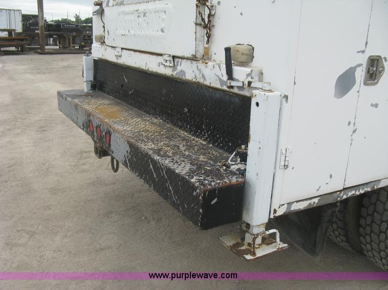 image for item H8565 1996 International 4700 service truck with crane