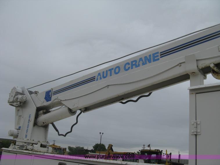 image for item H8565 1996 International 4700 service truck with crane