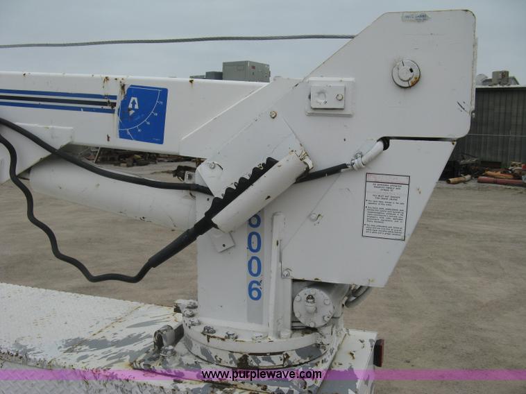 image for item H8565 1996 International 4700 service truck with crane