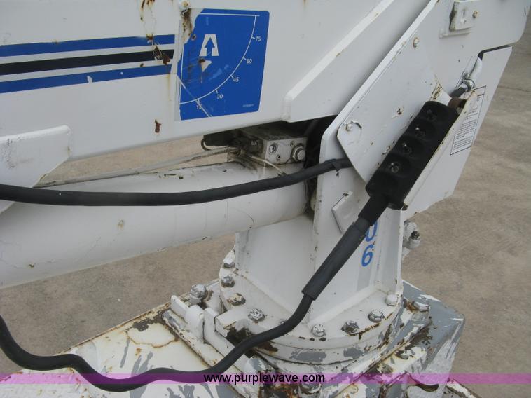 image for item H8565 1996 International 4700 service truck with crane