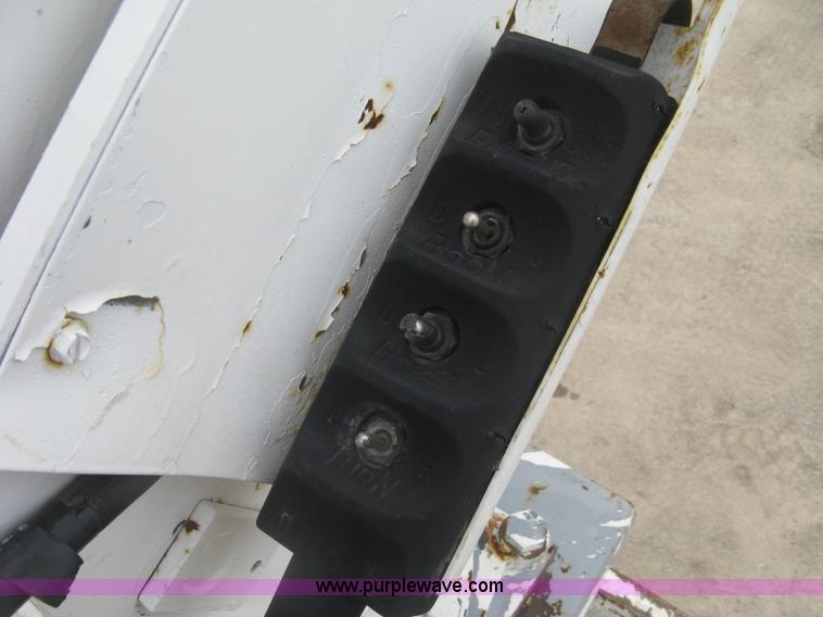 image for item H8565 1996 International 4700 service truck with crane