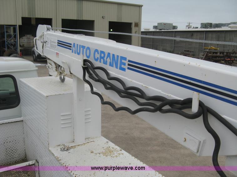 image for item H8565 1996 International 4700 service truck with crane