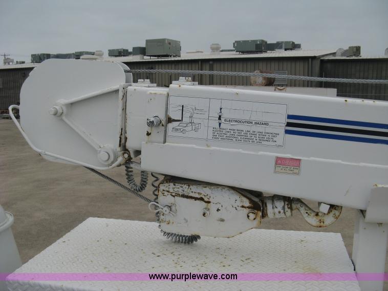 image for item H8565 1996 International 4700 service truck with crane