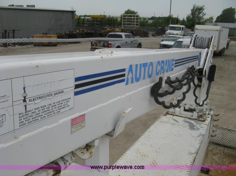 image for item H8565 1996 International 4700 service truck with crane