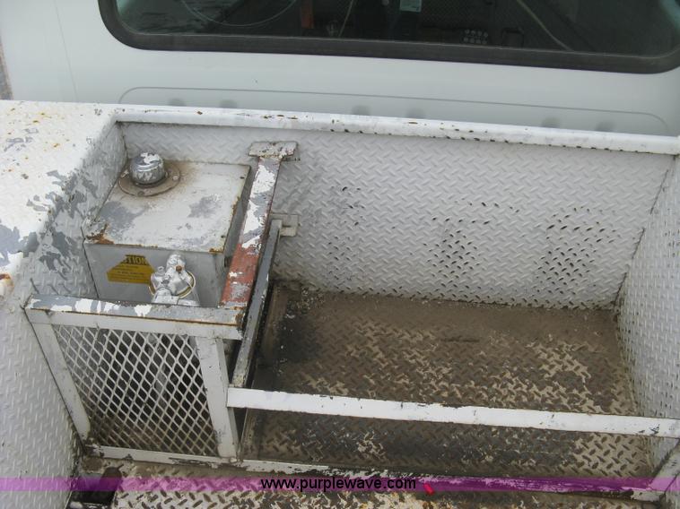 image for item H8565 1996 International 4700 service truck with crane