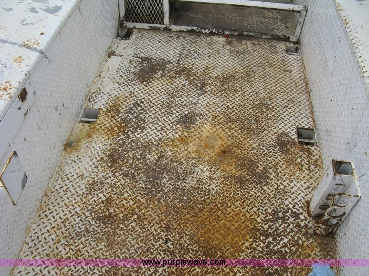 image for item H8565 1996 International 4700 service truck with crane