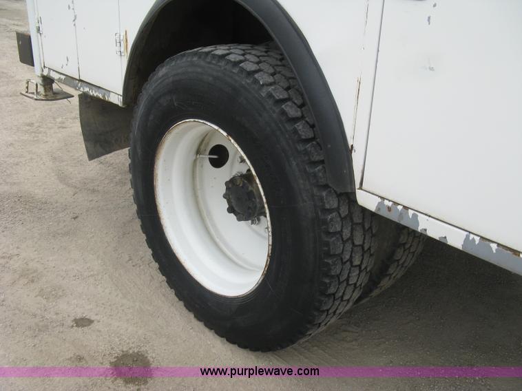 image for item H8565 1996 International 4700 service truck with crane