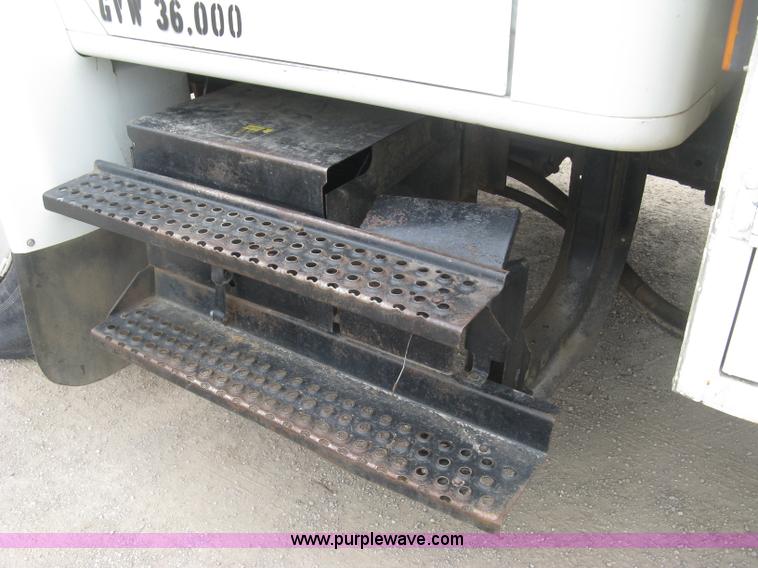 image for item H8565 1996 International 4700 service truck with crane