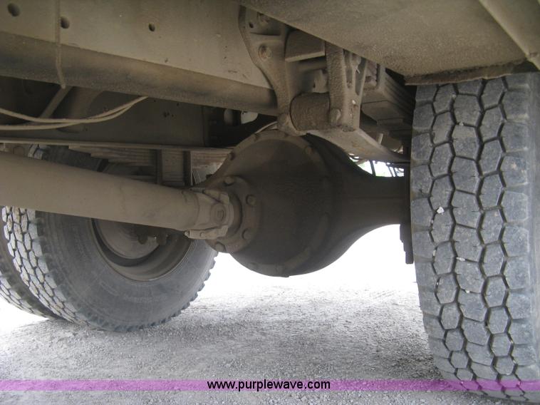 image for item H8565 1996 International 4700 service truck with crane