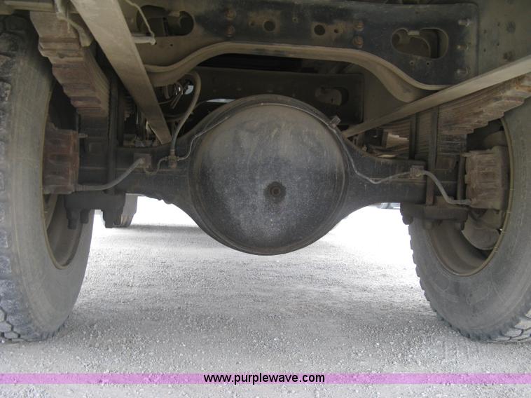 image for item H8565 1996 International 4700 service truck with crane