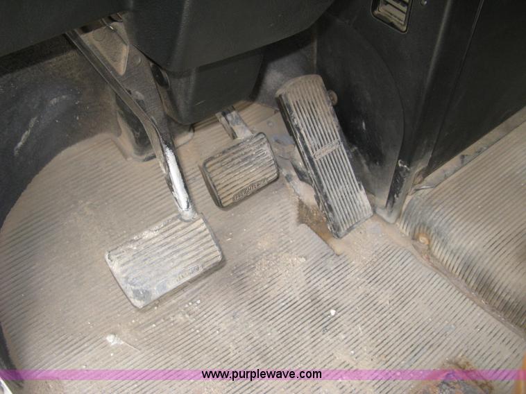 image for item H8568 1999 Freightliner FLD120SD semi truck