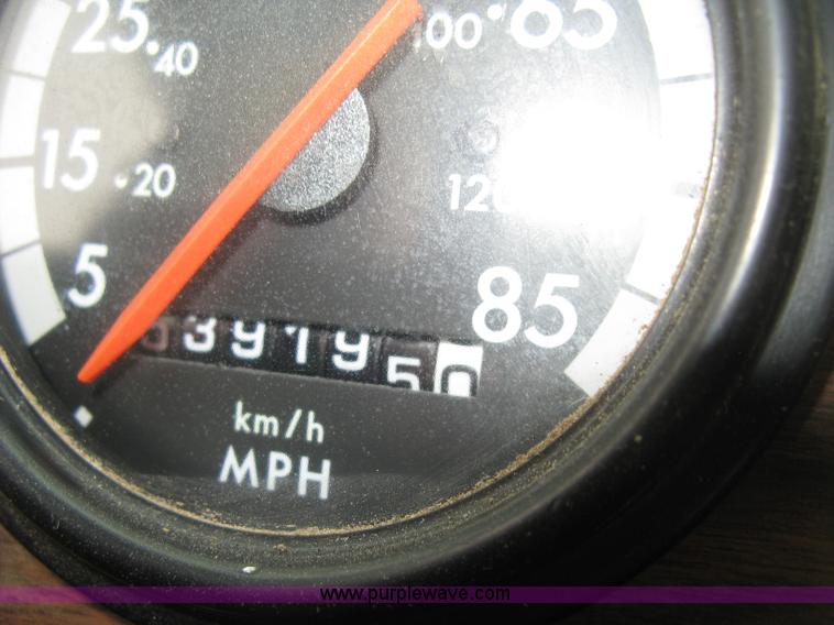 image for item H8568 1999 Freightliner FLD120SD semi truck