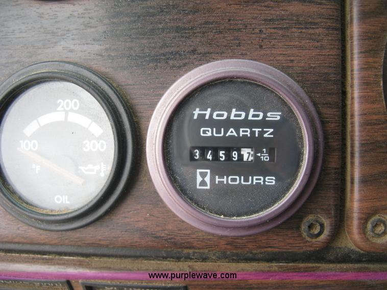 image for item H8568 1999 Freightliner FLD120SD semi truck