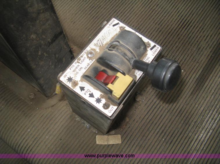 image for item H8568 1999 Freightliner FLD120SD semi truck