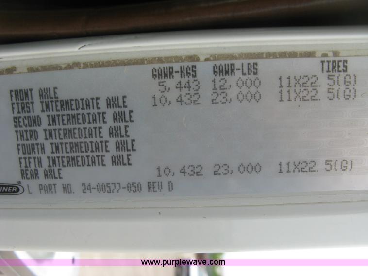 image for item H8568 1999 Freightliner FLD120SD semi truck